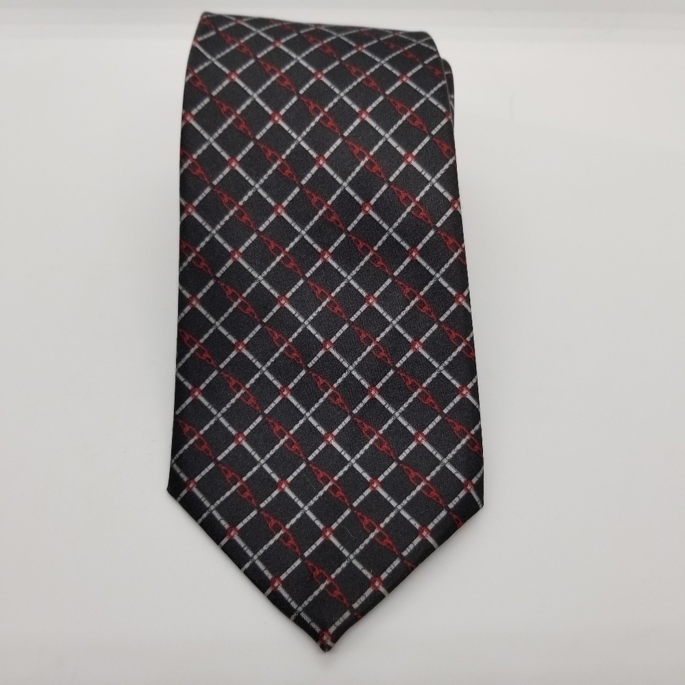 Matt Andrews black red white chain print tie 3.125 in wide 57.25 in long